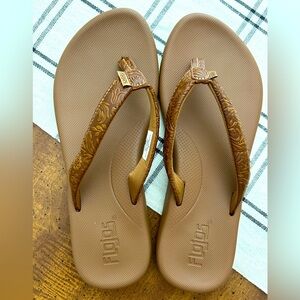 Flojos Women’s Brown Flip Flops New Size 8